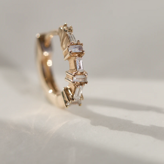 LUMIRÉ - 9 karat solid gold natural white Diamonds mini hoop earring